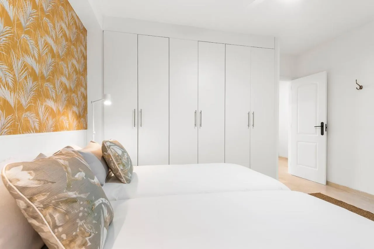 Beach Apartment With Terrace And Private Parking Radazul